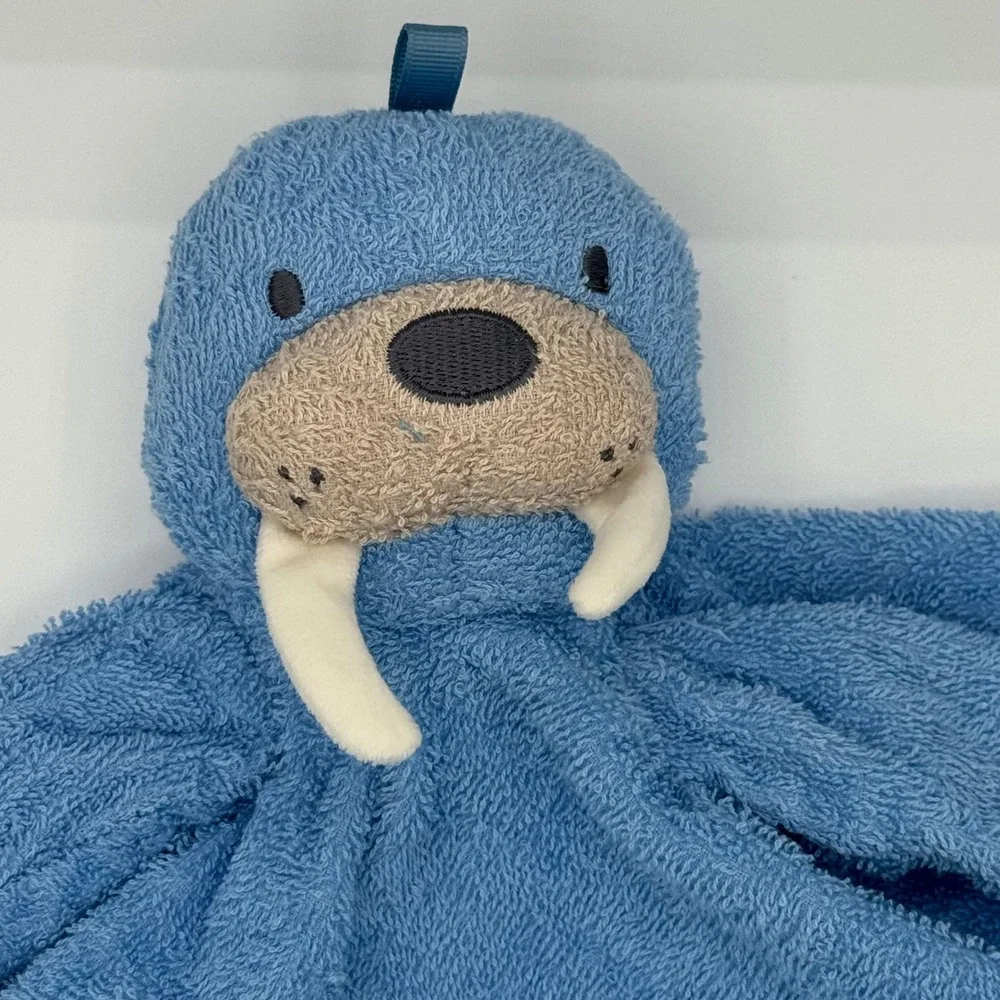 Manhattan Toy Walter Walrus Scrub a dubbie puppet washcloth for infant